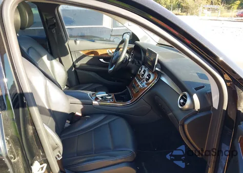 2016 Mercedes-Benz Glc 300 z USA, uszkodzony, nr VIN WDC0G4JB0GF023864